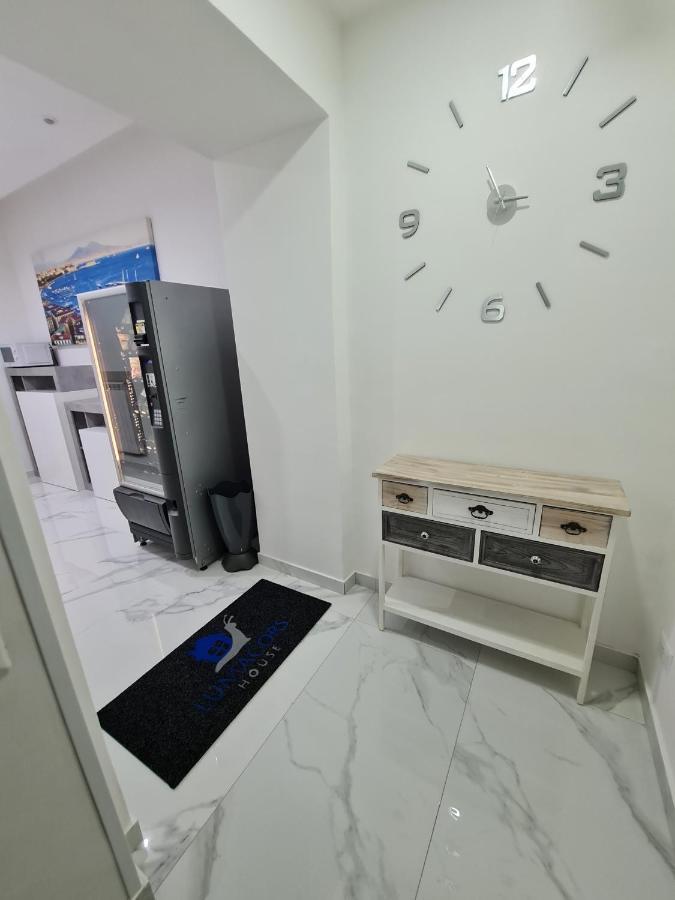 Lumacors House Bed & Breakfast Наполи Екстериор снимка