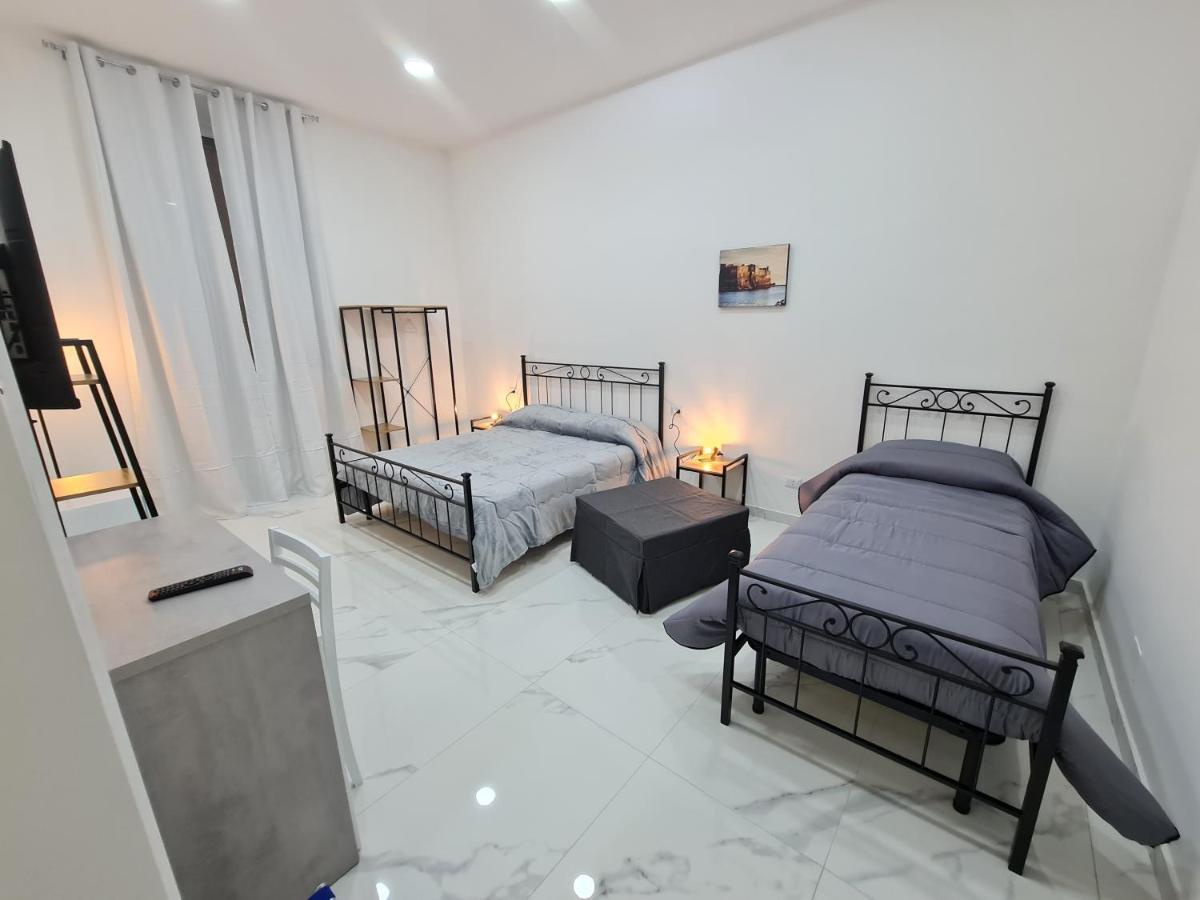Lumacors House Bed & Breakfast Наполи Екстериор снимка