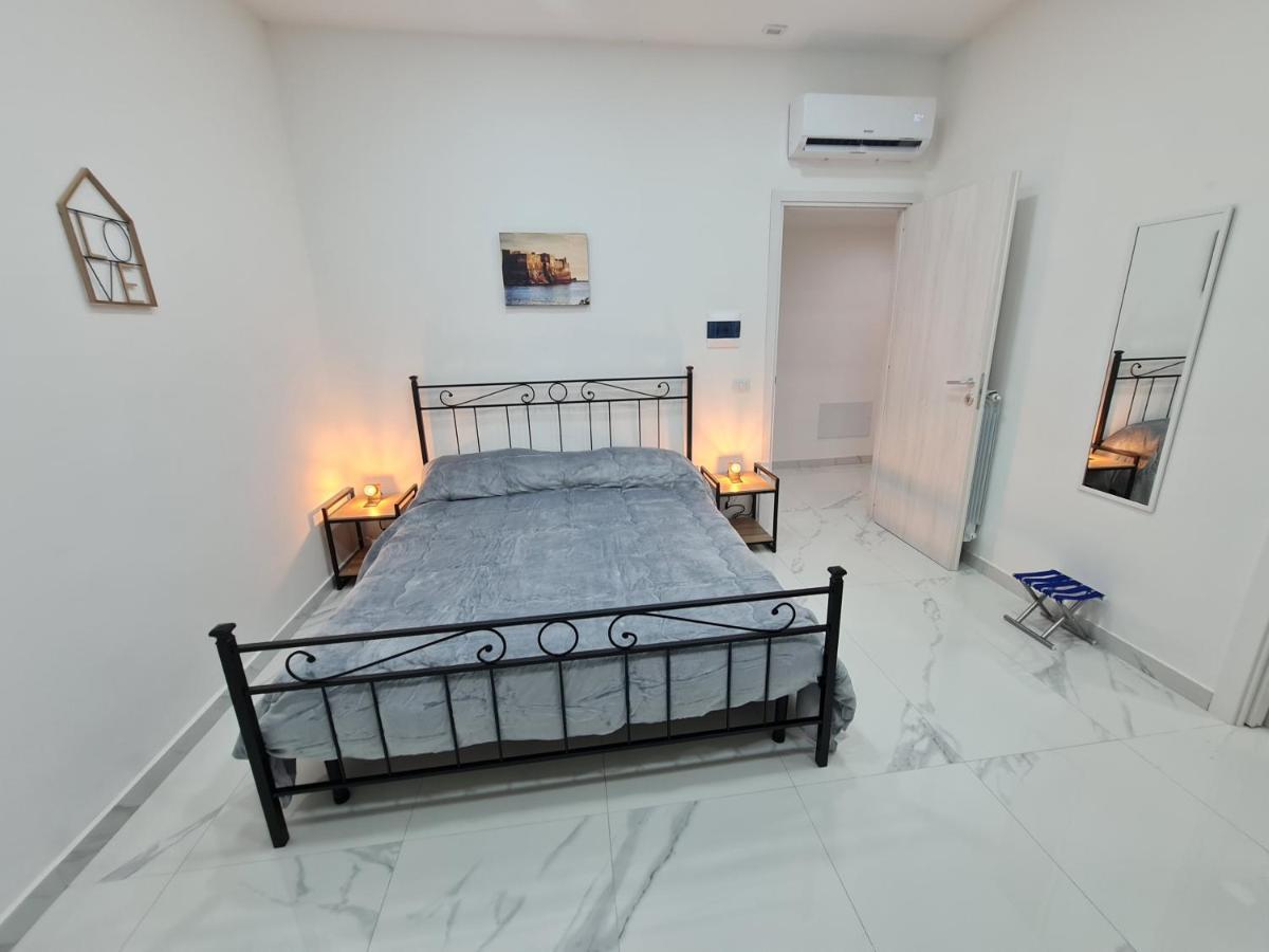 Lumacors House Bed & Breakfast Наполи Екстериор снимка