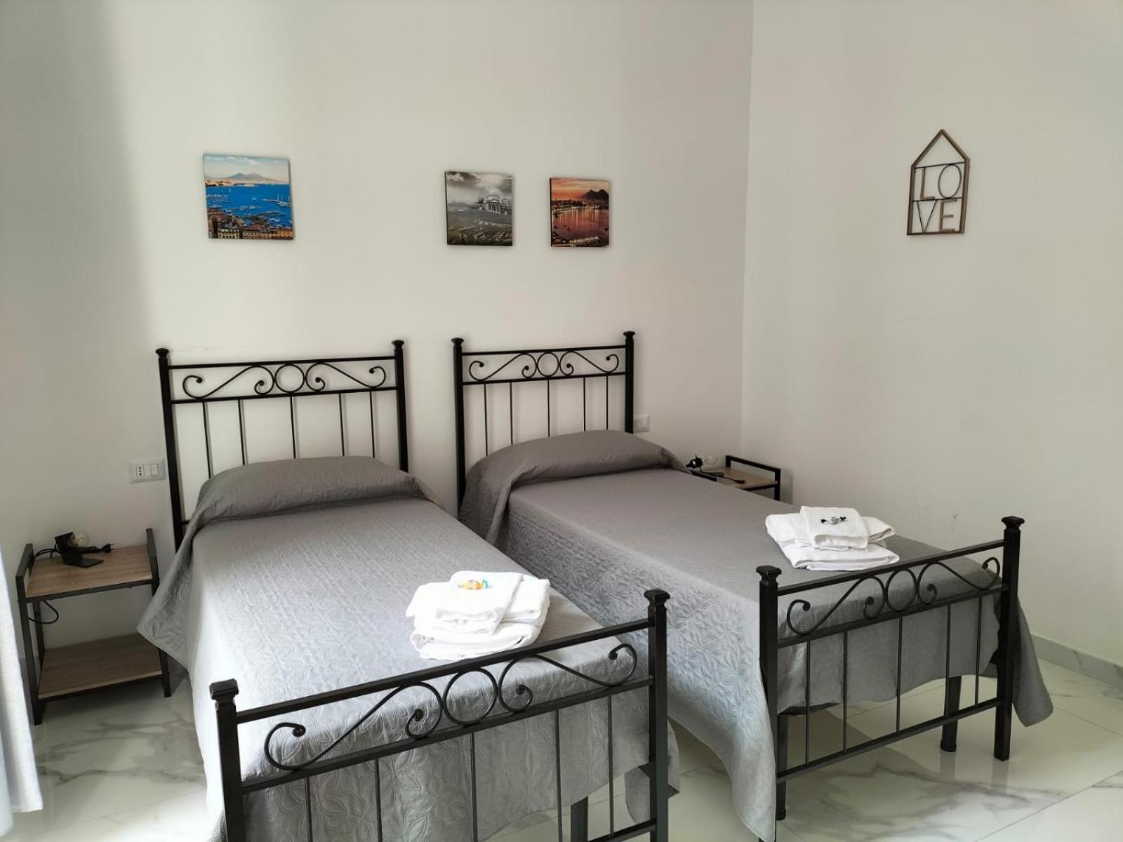 Lumacors House Bed & Breakfast Наполи Екстериор снимка