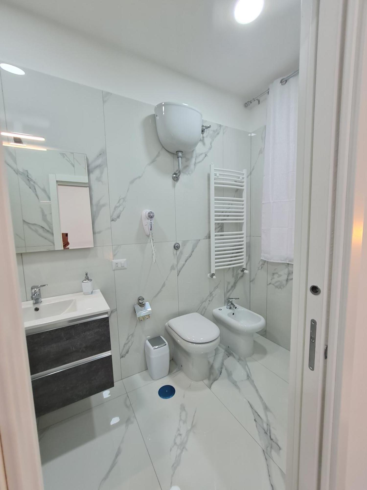 Lumacors House Bed & Breakfast Наполи Екстериор снимка